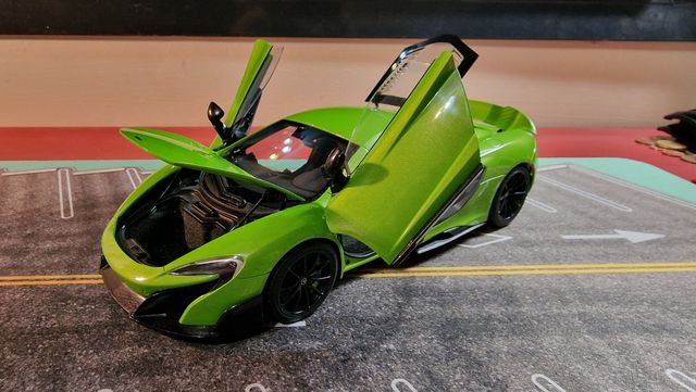 Autoart McLaren 675LT