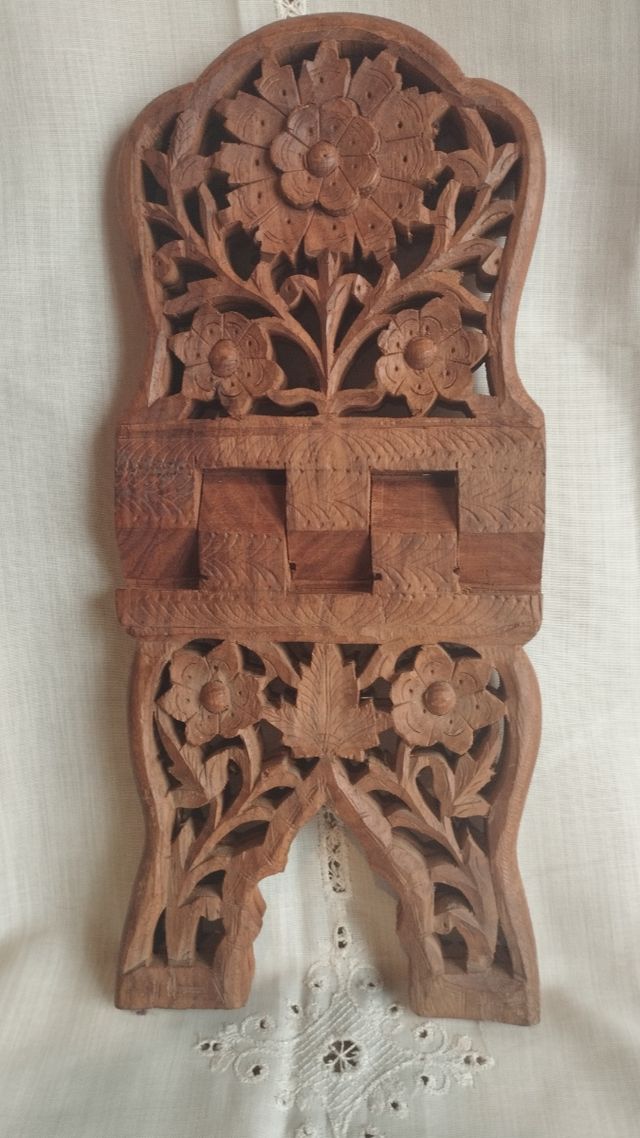 SOPORTE PARA LIBROS-ARTESANIA MADERA