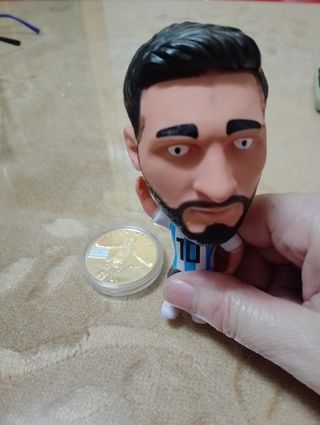 Funko de Messi y medalla