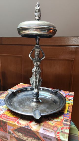 Cerillero+Cenicero con figura de mujer