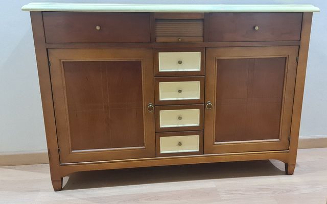 Taquillon de madera para entrada, de una pieza