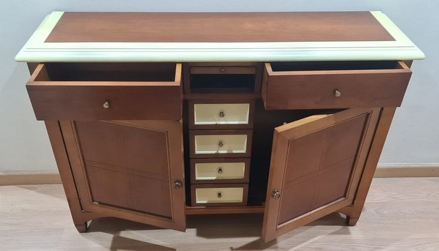 Taquillon de madera para entrada, de una pieza