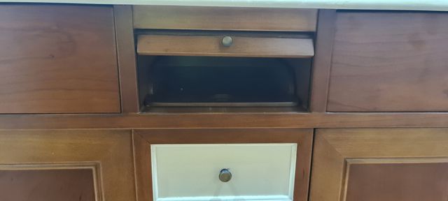 Taquillon de madera para entrada, de una pieza