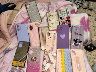 Móvil con fundas