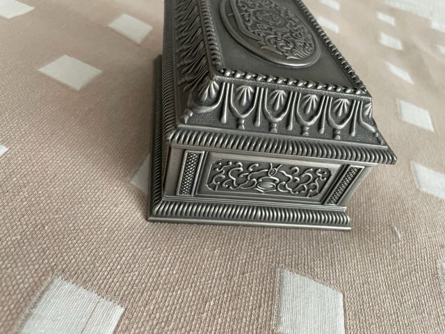 Bellissimo portagioie in argento o argento