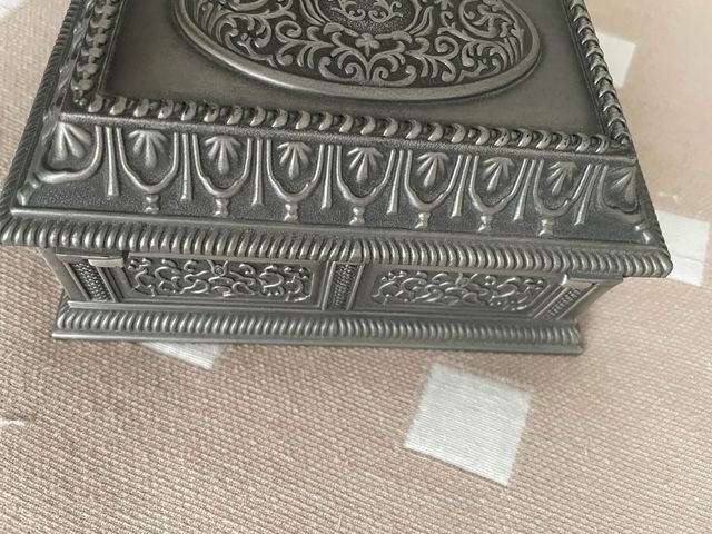 Bellissimo portagioie in argento o argento