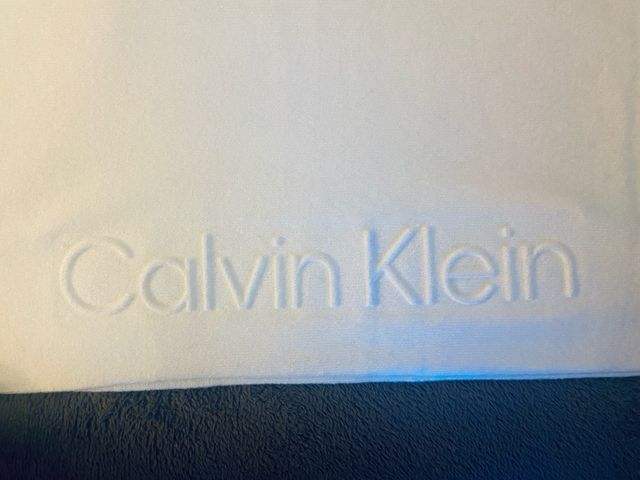 Écharpe Calvin Klein neuve avec étiquette