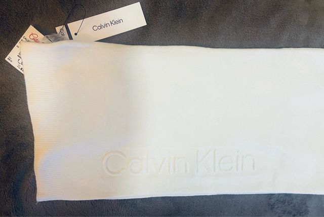 Écharpe Calvin Klein neuve avec étiquette