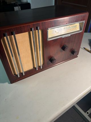 Radio antigua de valvulas ARIANE 