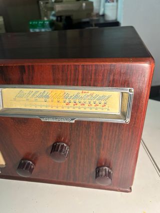 Radio antigua de valvulas ARIANE 