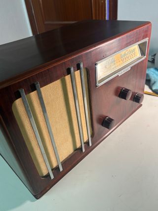 Radio antigua de valvulas ARIANE 