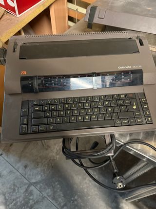 Máquina de escribir Gabriele 9009 TA