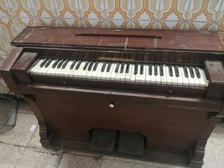 Antiguo piano de iglesia 