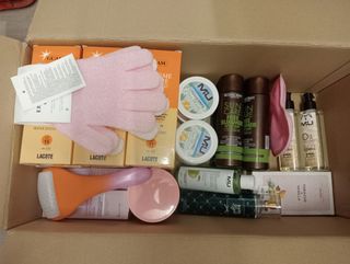 Lotto unico makeup,creme,ecc Valore reale 326euro