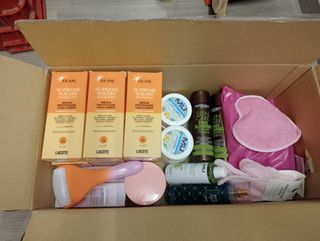 Lotto unico makeup,creme,ecc Valore reale 326euro