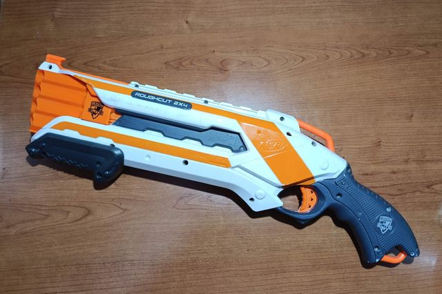 pistola giocattolo Nerf rough cute 2x4