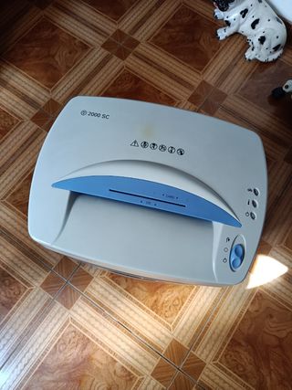 Detrustora de papel con ruedas