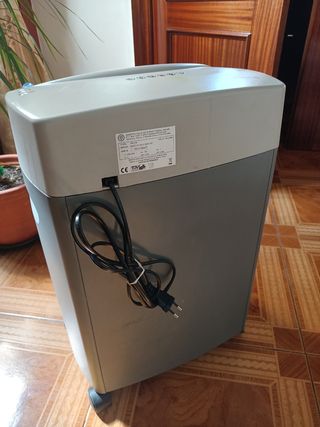 Detrustora de papel con ruedas