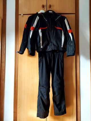 Mono cordura con 2 chaquetas invierno y verano