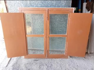 Ventanas de madera con contraventanas. 