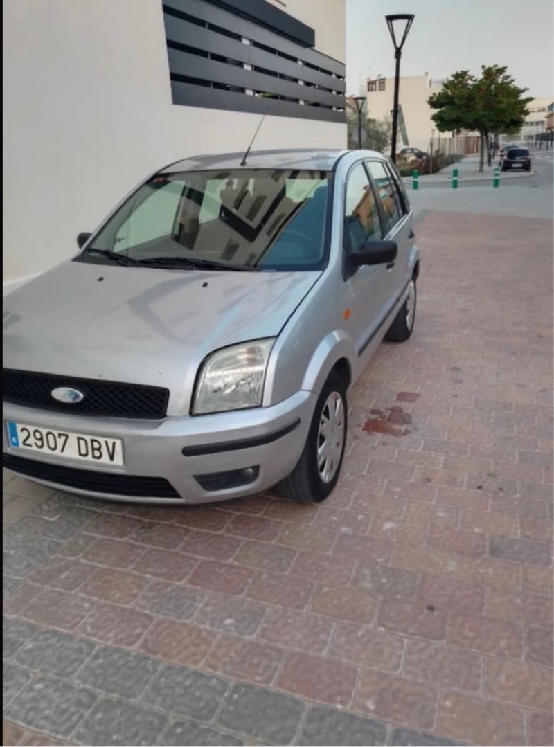 Ford Fusion 2005 - foto 1