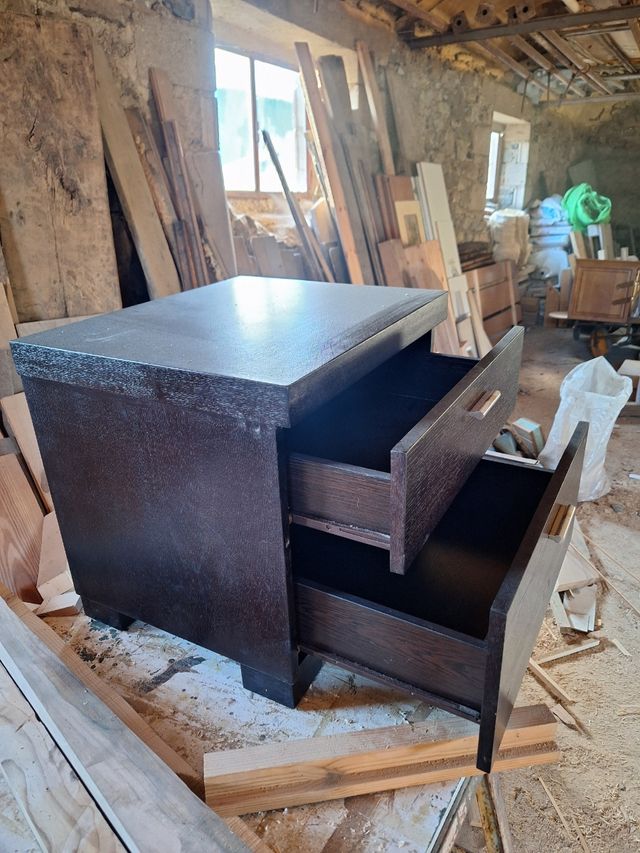 Mesitas macizas para cama baja