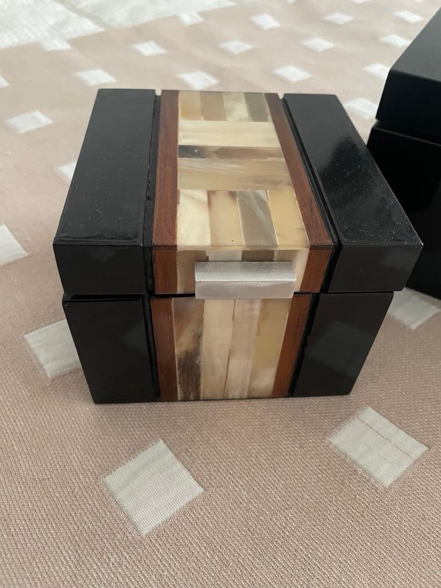 Due astucci per gioielli o scatole in legno e madreperla