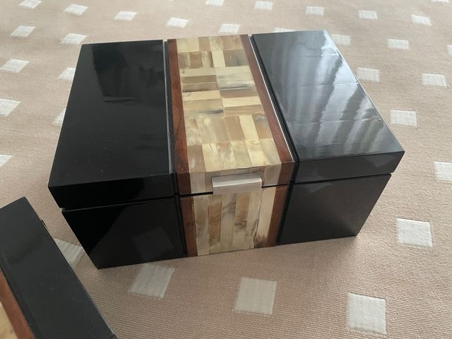 Due astucci per gioielli o scatole in legno e madreperla