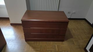 Cabecero madera con mesitas y cómoda