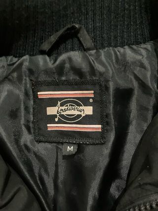 Chaqueta negra tipo pluma negro stradivarius