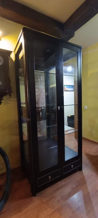 Vitrina estilo colonial de madera