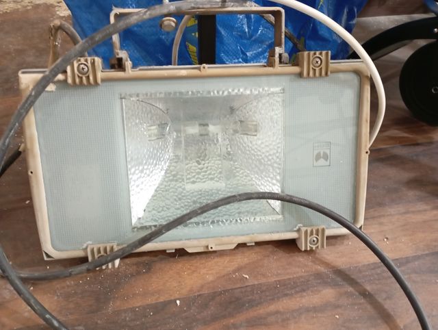 LÁMPARA HALÓGENA FOCO GRANDE