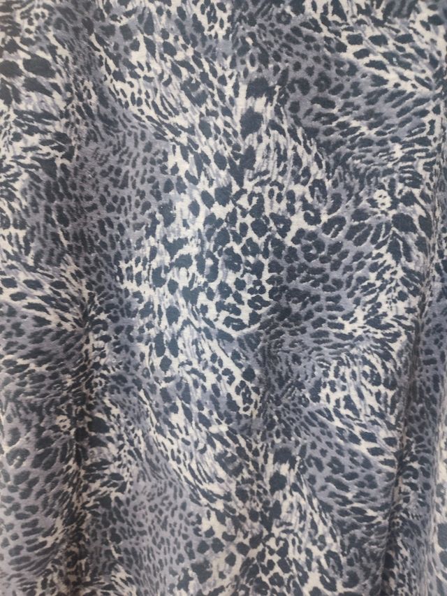 Blusa con estampado de leopardo azules