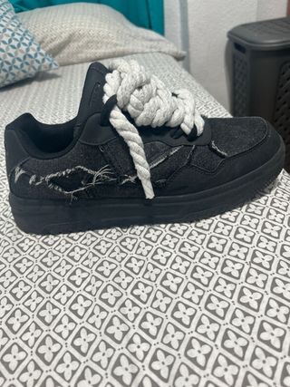 Zapatillas con cordones gruesos