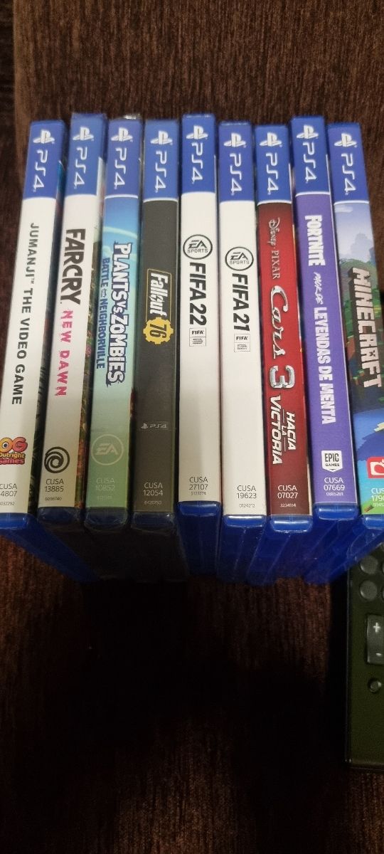 Se vende Ps4 Slim con poco uso