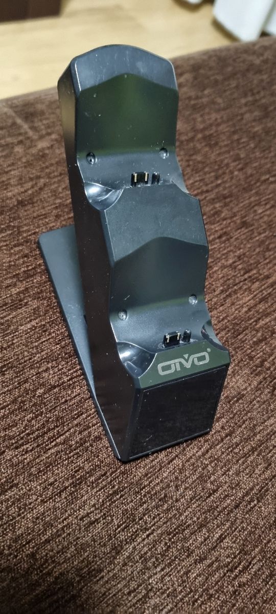 Se vende Ps4 Slim con poco uso