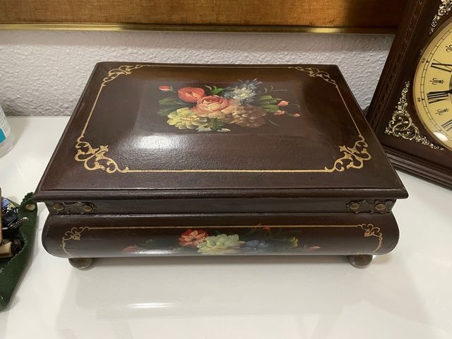 Grande portagioie o scatola per toeletta o biglietti dipinti