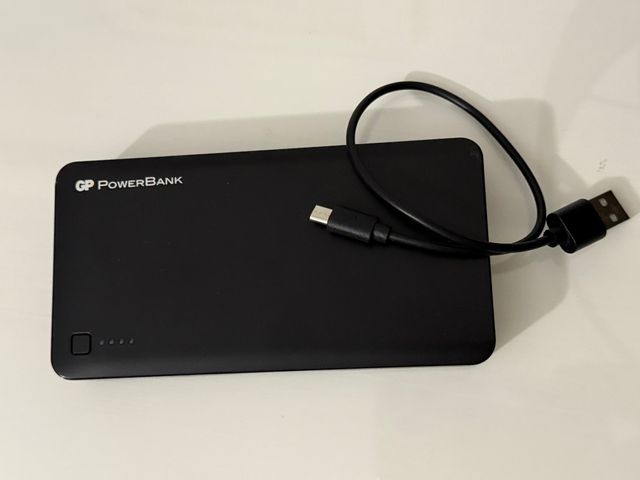 GP Power Bank and USB to USB C cable