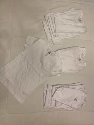 Camisetas blancas nuevas