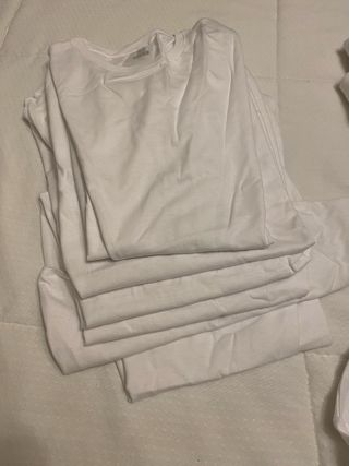 Camisetas blancas nuevas