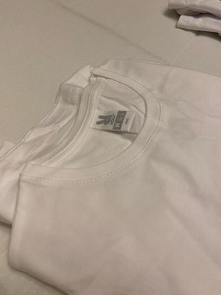Camisetas blancas nuevas