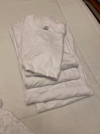 Camisetas blancas nuevas