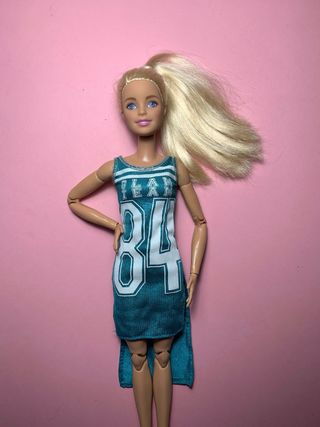 Vestido Barbie Glam Team 84 fashionistas 16