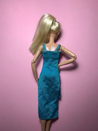 Vestido Barbie Glam Team 84 fashionistas 16