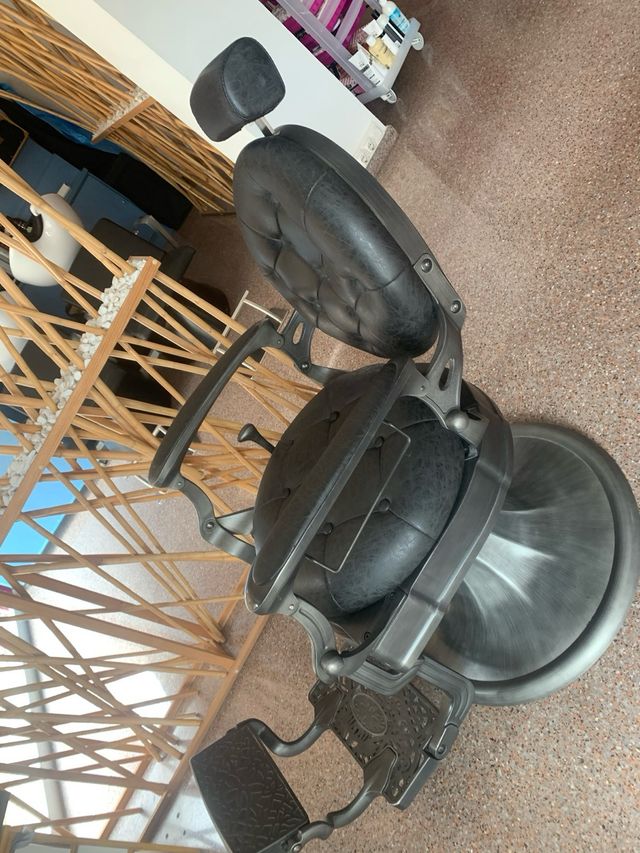 Sillon de barbero y tocador en forma de rueda