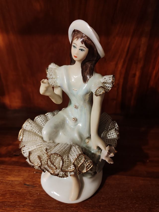 Statua dama porcellana