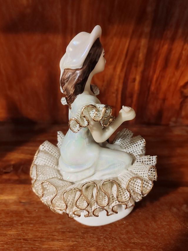 Statua dama porcellana