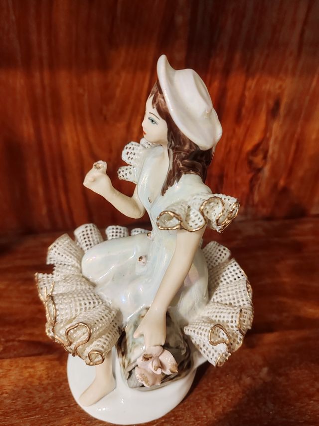 Statua dama porcellana