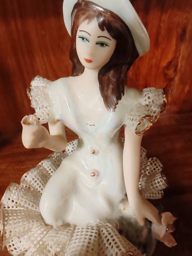 Statua dama porcellana