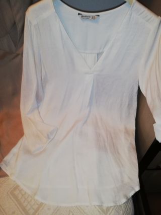 BLUSA  Stradivarius : 5€
